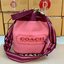 COACH Color-Block Leather Field Bucket Bag ((C3850//C3851)) พร้อมส่งที่ไทย ใหม่ล่าสุดค่ะ! กระเป๋าทรงขนมจีบ สุดฮิต ใช้ได้กับทุกๆวัน หนังแท้ลายหนังสวยนิ่มมือดีค่ะ ด้านหน้ามีโลโก้แบรนด์ตังใหญ่ ปากกระเป๋าแบบหูรูด ปล่อยหนังห้อยยาวลงมา ภายในกระเป๋ากว้างใส่กระเป