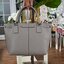 OUTLET 】TORY MCGRAW SMALL DRAWSTRING กระเป๋าถือหรือสะพายข้าง วัสดุหนังวัวแท้ อะไหล่ทอง เปิด-ปิดด้วยสายหนังรูด จะถือหรือสะพายข้างได้Crossbodyได้ น้ำหนักเบาจุของได้เยอะ ด้านหน้าประดับโลโก้แบรนด์ ด้านในมีช่องเล็กสำหรับใส่บัตรใส่ตังค์ได้ มีสายยาว ปรับสายได้ ถ