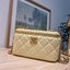 Chanel camellia vanity case bag พลาดไม่ได้เลยกับคอลสุดแซ่บ ดีไซน์ใหม่ 2023 นอกจากความคลาสสิคของรูปทรง ตัวอะไหล่ก็ยังปรับเพิ่มดีเทลความหรู
