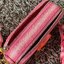 Marc Jacobs Fluoro Edge Snapshot crossbody bag กระเป๋าแบรนด์ดังจากสัญชาติอเมริกัน นับได้ว่ารุ่นนี้เป็นรุ่นทรงฮิตของ marc jacobs เลยทีเดียว กระเป๋า Snapshot อันเลื่องชื่อของ Marc Jacobs ซึ่งได้รับการอัพเดตอย่างกระฉับกระเฉงในเวอร์ชั่นเรืองแสงนี้ผ่านสีไล่ระด