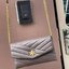 ของแท้ 💯% 】Tory Burch Kira Chevron Chain Wallet Bag เน้นความเรียบหรูดูแพง ต้องยกให้รุ่นนี้ ซึ่งมีขนาดกะทัดรัด ให้ลุคสาวมั่น Active ดูทะมัดทะแมง เหมาะสะพายในวันลำลอง และด้วยความที่เป็นแบรนด์ของทอรี่