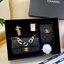 CHANEL GIFT BOX SET Chanel Holiday Makeup & Beauty Gift Sets สุดหรูชวนให้สะสม สุดยอดไอเท็มหายากพร้อมเสิร์ฟครบชุด limited สุดคุ้ม มาพร้อมกระเป๋าสะพายถึง 2 ใบ รุ่นยอดฮิตทั้งนั้น!!ที่พิเศษยังมีน้ำหอมตัวท็อปมาให้อีก chanel no.5 ที่แสนจะเย้ายวน ในขนาด 7.5 ml. 