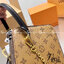 LV Square Bag กระเป๋าสะพายทรงกล่อง หนังลายโมโนแกรมมาใหม่ มาพร้อมสายสะพายยาว อะไหล่สีทอง โดดเด่นด้วยด้วยรูปทรง รังสรรค์ลงตัวได้อย่างคลาสสิค ใบจริงสวย ไม่ซ้ำใคร ได้ไปไม่ผิดหวังแน่นอน แนะนำห้ามพลาดเลยจร้าสาวๆ