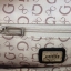 GUESS CROSSBODY กระเป๋าสะพายข้าง ผู้หญิงหรือผู้ชาย สามารถใช้ได้ค่ะ วัสดุหนังแกะสังเคราะห์พิมพ์ลายแบรนด์ ด้านหน้าประดับโลโก้แบรนด์มีเงิน เปิดปิดด้วยซิป น้ำหนักเบา ด้านในบุผ้าพิมพ์ลายเฉพาะของแบรนด์ มีช่องซิปด้านในอีก 1 ช่องค่ะ