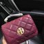 Tory Burch Willa Mini Top Handle Bag พร้อมส่งที่ไทย ใบจริงคือสวยสุดดไปเลยค่าา! กระเป๋าสะพายข้างหรือหิ้วก็เก๋ไปอีกเลยค่ะ! หนังแท้อย่างดี ลายนวมนิ่มมือดีมากค่ะ ด้านหน้ามีอะไหล่โลโก้แบรนด์ เปิดปิดกระเป๋าแบบกระดุมแม่เหล็ก ภายในสามารถใส่กระเป๋าเงินใบกลางได้;มื