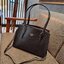 COACH C4075 TATUM CARRYALL IN SIGNATURE CANVAS คอลเลคชั่นใหม่ล่าสุด จัดมาให้ได้สวยก่อนใคร สวยหรูทุกสี!! ลุคผู้ดีต้องมาอีกหนึ่ง กระเป๋าสะพายทรงสวย ที่มาพร้อมสายสะพายไหล่ในตัว และสายครอสบอดี้สำหรับสะพายข้าง วัสดุหนัง crossgrain สวยคมมากๆ ตัวกระเป๋าถูกแบ่งเป