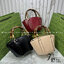 GUCCI Mini bamboo top handle tote bag กระเป๋าสะพายทรงตะกร้า หูจับลายไม้ไผ่ตัดสีได้อย่างลงตัว ถือแล้วดูขับผิวสวยงาม งานหนังแท้หนังเงาดูแพง ให้ความรู้สึกถึงงานฝีมือที่โดดเด่น ด้วยฐานทรงหกเหลี่ยม พร้อมส่งที่นี่ก่อนใคร รีบจับจองเลยน้า