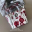GUESS MINI CROSS BODY BAG กระเป๋าถือหรือสะพายรุ่นฮิตจาก GUESS FACTORY วัสดุ Saffiano PVC คุณภาพดี นิ่ม น้ำหนักเบา ด้านหน้าประดับด้วยโลโก้แบรนด์สุดหรู เปิดปิดกระเป๋าด้วยซิปสะดวกใช้ ด้านในโล่งกว้าง ซับในลายแบรนด์ สายสะพายยาวปรับได้ฟรีไซร์ ยาวสุด57cm. หูหิ้ว