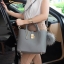 New color new choose 💘• KEEP LALA BAG • พร้อมส่ง 2 ขนาด ตามการใช้งาน 👑สวย หรู เวอร์วัง อีกแล้วค่า กับกระเป๋า 2 in 1 ปรับเก็บทรง ได้ถึง 2 แบบ มาพร้อมพวงกุญแจ ปอมปอม ฟรุ้งฟริ้ง น่ารักมาก คะ ตัวกระเป๋าเป็นหนังเนื้อดีที่สุด เนื้อนิ่ม ลายหนังสว