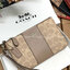 ของแท้ COACH SMALL WRISTLET IN COLORBLOCK SIGNATURE ((32445)) ✔️กระเป๋าคล้องมือ วัสดหนัง pvc อย่างดี ลายซิกเนเจอร์