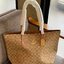 COACH TOWN TOTE SIGNATURE BAG((76636)) พร้อมส่งอีกครั้ง! กระเป๋าใบใหญ่หนังแท้ สวยงามค่ะ ป้ายอะไหล่แบรนด์แบบโลหะสีทองสวยหรูมากๆ เปิดปิดกระเป๋าแบบกระดุมแม่เหล็ก ใช้งานง่าย ภายในกว้างมากๆค่ะบอกเลย สาวๆที่สัมภาระเยอะหายห่วงค่ะ พร้อมช่องกระเป๋าซิปให้ใส่มือถือห