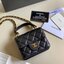 หนังแท้ VIP GIFT CHANEL MINI BLACK BAG รุ่นยอดนิยมไอเท็มฮิตวัสดุหนังแท้เรียบสวยคลาสสิคเปิดปิดด้วยฝาปิดกระดุมด้านหน้ามีโลโก้แบรนด์อะไหล่ทองสวยหรูดูดีมากกกก มาพร้อมสายโซ่ทองร้อยหนังจะสะพายไหล่ หรือ Crossbody ก็ดูดี ภายในโล่งกว้าง ตัวจริงสวยน่าใช้ Chanel min