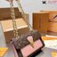 LV VICTOIRE Monogram กระเป๋าสะพายไอเท็มนำแฟชั่นที่น่าดึงดูดใจ ทรงกะทัดรัดและใช้งานได้สะดวก หนังแคนวาสอย่างดี ลาย Monogram เปิด-ปิดแบบกดล็อคอะไหล่สีทองสวยงาม ภายในมี3ช่องกว้างสามารถใช้งานได้หลากหลายและจุของได้มากมายเกินคาดนะคะ
