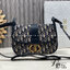 ORI หนังแท้ | DIOR Satchel Medium 30 Montaigne Dior Oblique jacquard fabric กระเป๋าสะพายไอเทมใหม่ประจำ Fall 2025 ยกระดับไลน์ 30 Montaigne ด้วยดีไซน์แบบแคชชวลที่เสริมด้วยรายละเอียดสุดประณีตบรรจง จากผ้าแจ็กการ์ดลาย