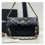 Chanel Tote Bag 27cm / Chanel Hobo / Chanel Vintage Big CC Turnlock Black Quilted Medium Bag Holo กระเป๋าโท้ทใบกลางสไตล์วินเทจ งานหนังเต็มใบลายควิลท์ เป็น every look จุของได้เยอะ เหมาะมากๆ ค่ะ