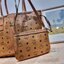 M.C.M SMALL REVERSIBLE LIZ SHOPPER IN VISETOS พร้อมเสิร์ฟความสวยให้ถึงบ้าน กับกระเป๋าทรงโท้ทไซส์ small ขนาดกำลังสวย แถมไม่พอ!! ยังมีใบลูกไปให้อีก สะพายแยกได้เก๋ๆด้วย!! ใครที่มองหากระเป๋าทรงโท้ทจุๆหน่อย ก็ต้องใบนี้เลย ดีไซน์ทรงสวยน่าใช้ โดดเด่นกว่าใคร ไม่ซ