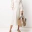 CHLOE LARGE WOODY BASKET กระเป๋าสะพายสานทรงตะกร้า ยอดฮิตติดลมของแบรนด์ ด้วยวัสดุสังเคราห์จากธรรมชาติ สานทอเต็มใบออกมาเป็นลวดลายสวยงาม ตัดด้วยริบบิ้นคาดโดดเด่น ภายในโล่งกว้างมาก จุของได้เต็มที่ เป็นดีไซน์ผู้ดีย้อนยุคที่ดูแพงจริงๆ ใบนี้สามารถสะพายไปเที่ยว ไ