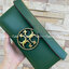 Tory burch Miller Metal clutch กระเป๋าคลัทช์ดีไซน์เรียบหรูออกแบบมาได้อย่างลงตัว ด้วยรูปทรงที่สวยงามและทันสมัย จากแบรนด์ Tory Burch ขนาดกำลังดี สามารถใส่กระเป๋าสตางค์หรือเครื่องสำอางค์ได้ตามขนาดกระเป๋า ในเรื่องของดีไซน์และอะไหล่สีทองดูแมทช์กันดีกับกระเป๋า 