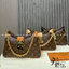LV Twinny Monogram Reverse Bag กระเป๋าสะพายสุดคลาสสิก สวยหรู แต่งขอบหนังพร้อมตกแต่งตัวล็อกแบบ S Lock สุดไอคอนิกและหูจับสายโซ่ถักอย่างลงตัว มาพร้อมสายสะพายที่ปรับเป็นสายสั้นเพื่อคล้องแขนและสะพายไหล่หรือปรับเป็นสายยาวสำหรับสะพายเฉียง แมตช์ได้กับการแต่งกายทุ