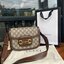 Gucci Horsebit Shoulder Bag กระเป๋าสะพายไหล่ วัสดุผ้าใบ GG Superme ตัดแต่งหนังแท้ สายสะพายไหล่ปรับระดับได้ ด้านในมี 1 ช่องซิป อะไหล่ทองหรูหรา ดาราเซเลปใช้เพียบ ไม่มีเอ๊า เรียบหรูดูแพงสุดๆค่า