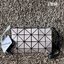 BAOBAO Issey Miyake CARTON GLOSS SHOULDER BAG มาในไซส์ขนาดกะทัดรัด โดดเด่นด้วยดีไซน์อันเป็นเอกลักษณ์ของแบรนด์ ที่สำคัญน้ำหนักเบา
