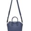 Givenchy Antigona Mini leather shoulder bag กระเป๋าสุดคลาสสิก ใบเดียวก็เอาอยู่ Day to Night Bag เข้าได้กับลุค Smart Casual ด้วยทรงกระเป๋าที่ฐานกว้างใส่ของใช้ที่จำเป็นได้ทุกอย่าง วัสดุหนังแกะสังเคราะห์ (หนังนิ่ม) ขึ้นรูปเงา สวย ตั้งอยู่ทรง มาพร้อมสายสะพายต
