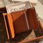 CELINE SHORT WALLET กระเป๋าสตางค์ซีลีนใบสั้น สวยหรูอยู่ทรงมีโลโก้ด้านหน้าเปิดปิดด้วยฝาพับกระดุมแม่เหล็ก ภายในมีช่องแบ่งหลายช่อง มีช่องใส่บัตรหลายช่อง มีช่องใส่เหรียญ ช่องใส่ธนบัตร ใส่แบงก์พันได้เยอะเหมือนกระเป๋าสตางค์ยาว ไอเท็มแนะนำพร้อมส่งที่ไทยในราคาสุด