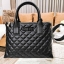 Guess Elliana Quilted-Look Handbag กระเป๋าสะพายรุ่นใหม่ล่าสุดจาก Guess factory วัสดุหนังนิ่มเรียบเดินเส้นลายตารางสวยดูดี ขนาดกำลังดี น้ำหนักเบา ด้านหน้าประดับโลโก้แบรนด์สวยโดดเด่น มีช่องใส่ของหลายช่อง เปิดปิดด้วยกระดุมแม่เหล็กและช่องซิป ภายในโล่งกว้างมีช่