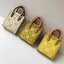 TORY BURCH T MONOGRAM EMBOSSED MINI TOTE สุดหรูกับกระเป๋าสะพายทรงโท้ท ไซส์มินิ ที่สร้างความหรูหราให้ตัวกระเป๋าด้วยดีเทลลายนูน แต่งแต้มลวดลายเอกลักษณ์ สีลูกคุณมากๆ!! วัสดุหนังแท้ ผิวสัมผัสดี ปากกระเป๋ามีแถบแม่เหล็กกันของหล่นได้ ภายในโล่ง ใส่ของจำเป็นได้ โท
