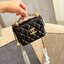CHANEL 21A Mini Flap Coin Purse with chain กระเป๋าสะพายไซส์มินิน่ารักและสุดลัคชู หรูหราเกินเรื่อง โทนสีดำคลาสสิก โดดเด่นด้วยโลโก้สีทอง ดูแพงสุดๆ