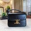 CELINE TRIOMPHE CROSSBODY BAG VIP GIFT WITH PURCHASE-GWP พรีเมี่ยมกิ๊ฟ Limited Edition จาก CELINE PERFUME DUTY FREE COUNTER วัสดุ TRIOMPHE CANVAS & LEATHER ดีไซน์ยอดนิยมสไตล์สาว LISA ทรงสี่เหลี่ยมหนังสวยหรูอยู่ทรง
