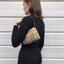 VIP 】Burberry Nova Check Small Shoulder Bag กระเป๋าสะพายไหล่ Vintage Check ที่ถือว่าเป็นสัญลักษณ์อันเก่าแก่ของแบรนด์ ภายในเป็นช่องโล่งกว้าง และมีคุณสมบัติการใช้งานที่ครบครัน อีกทั้งยังเปิด-ปิดง่ายด้วยซิปเดียว มีอะไหล่โลหะสีทองที่ช่วยให้กระเป๋าดูหรูหรามากย