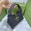 หนังแท้ | Gucci Softbit medium top handle bag โฉมใหม่ล่าสุด กับกระเป๋าสะพายรูปทรงใหม่เรียบหรูด้วยหนังลายเกรน ตกแต่งอะไหล่ Horsebit ครึ่งรูปขนาดใหญ่ด้านหน้าสวยหรูโดดเด่น สวยผู้ดี ดารา เซเลปใช้กันเพียบ