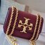 TORY BURCH ELEANOR SMALL CONVERTIBLE SHOULDER BAG ฮอตไอเท็ม รุ่นนี้ขายดีขายหมด สวยหรู คุณหนู ผู้ดี!! หายากมากแล้วน้า กระเป๋าสะพายข้าง ดีไซน์อยู่ทรง ขนาดกำลังสะดวกใช้สำหรับสาว วัสดุหนังแท้เต็มใบ สีทูโทน เปิด-ปิดด้วยแถบแม่เหล็ก ภายในแบ่งสัดส่วนได้เป็นอย่างด