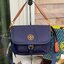ของแท้ 💯% Tory Burch logo patch satchel bag อีกหนึ่งแบรนด์ดังจากนิวยอร์ก ที่เหล่าดาราเซเลปใช้กันทั่วโลก ด้วยดีไซน์ที่เป็นเอกลักษณ์ เข้ากับยุคสมัย วัสดุ Nylon waterproof ที่แข็งแรงและทนทาน