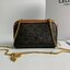 ORI 】หนังแท้ CELINE CLUTCH WITH CHAIN IN TRIOMPHE CANVAS AND LAMBSKIN WHITE/TAN กระเป๋าคลัทช์ดีไซน์เรียบหรูออกแบบมาได้อย่างลงตัว พร้อมสายสะพายโซ่ทองสุดหรู ด้วยรูปทรงที่สวยงามและทันสมัย สามารถใส่กระเป๋าสตางค์ใบสั้นหรือเครื่องสำอางค์ได้ตามขนาดกระเป๋า ในเรื่
