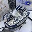 18cm Small DiorTravel Vanity Case กระเป๋าใส่เครื่องสำอาง มาพร้อมกับลวดลาย Oblique ปักอย่างประณีตและประดับด้วยสัญลักษณ์ Christian Dior Paris มาพร้อมสายสะพายและหูจับในตัว ปรับเปลี่ยนใช้งานได้ตามสไตล์