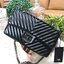MARCS WOMAN QUILTED CHAIN SHOULD BAG New arrival! กระเป๋าสะพาย วัสดุหนังแกะสังเคราะห์ นิ่มสวย อยู่ทรง ลาย chevron สไตล์ Chanel ขนาดกำลังดี น้ำหนักเบา เปิดปิดด้วยตัวล็อคบิด พร้อมฝาปิดกระดุมแม่เหล็ก ภายในมีหลายช่อง ทั้งบริเวณด้านหน้า และฝาปิด ภายในกว้าง และ