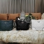 Guess Woman Factory Crossbody Bag กระเป๋าสะพายรุ่นใหม่ดีไซน์สวยหรูคลาสสิคจาก GUESS FACTORY วัสดุหนังเเกะสังเคราะห์เนื้อหนานิ่มลายตาราง เปิดปิดด้วยซิปสะดวกใช้ ด้านหน้ามีโลโก้ ภายในมีโลโก้ช่องใส่ของ และช่องซิป ใส่กระเป๋าสตางค์ใบยาว ของใช้ได้จุ มาพร้อมสายสะพ