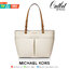 MICHAEL KORS TOTE BAG กระเป๋าสะพายไหล่ทรง Tote ใบใหญ่กำลังดีหนัง Saffiano สวยหรูอยู่ทรง ด้านหน้าประดับโลโก้สีทองสวย และมีช่องใส่2 ช่อง พร้อมอะไหล่ห้อยแบรนด์ ภายในมี 2 ช่องหลัก 1 ช่องซิปกลาง และช่องเล็ก ใส่ของจุกจิก กว้างและจุ ใส่ ipad เอกสาร A4 กระเป๋าสตา