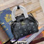 M.C.M Anna Visetos Crossbody Mini กระเป๋าครอสบอดี้ไซส์มินิใบนี้ใช้ประโยชน์จากดีไซน์สุดคลาสสิกของไลน์ Anna ทำให้ได้ผลลัพธ์เป็นแอกเซสซอรี่ร่วมสมัยที่ตรงกับไลฟ์สไตล์ไม่หยุดนิ่ง หนังนุ่ม (Nappa) เพิ่มความโดดเด่นให้ตัวกระเป๋าที่รังสรรค์จากผ้าใบเคลือบผิวล