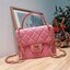 CHANEL flap bag with chain กระเป๋าสะพายสุดหรู สวยดูแพง รูปทรงคลาสสิค ขนาดกำลังพอเหมาะ สายสะพายโซ่ในตัว น้ำหนักเบา และยังมีหูจับในตัว สะดวกต่อการพกพา ตัวกระเป๋าเปิดด้วยกระดุมแม่เหล็ก วัสดุหนังอย่างดี ผิวสัมผัสดี ภายในเป็นช่องโล่ง และยังมีช่องซิปให้ด้วย
