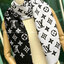 Louis Vuitton Women’s Scarves Accessories อีกหนึ่งแบรนด์ดังจากปารีส ด้วยงานพรีเมี่ยมกิ้ฟ ส่งมอบความรู้สึกดีๆให้กับคนที่คุณรัก ในรูปแบบผ้าพันคอและผ้าคุมไหล่ผืนใหญ่ให้ความอบอุ่น ถักทอด้วยผ้าcashmere ผ้าเนื้อดี สัมผัสนุ่มมือ ทอลายในตัว สีและลายคมชัด เหมาะสำห