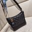 9" CHANEL SHOULDER BAG / CHANEL GABRIELLE HOBO BAG ไซส์คลาสสิค กระเป๋าสะพายข้าง/ไหล่ หนังแท้ นิ่ม หรู มาพร้อมพวงกุญแจสัญลักษณ์แบรนด์ อะไหล่พร้อมโซ่สะพายสีทองสลับสีเงินรมดำ สามารถสะพาย crossbody หรือสะพายไหล่ได้หมด สะพายแล้วขับผิวมากๆ เปิด-ปิดกระเป๋าด