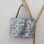 Bao Bao Issey Miyake ROCK MATTE ซีรีส์นี้จะเป็นทรงสี่เหลี่ยมผืนผ้า มีซิปปิดด้านบน ถือเป็นรุ่นที่เหมาะกับการใช้งานในชีวิตประจำวัน สามารถพับมุมและบริเวณด้านล่างของกระเป๋าเพื่อเพิ่มความสะดวกสบายในการใช้งาน ทั้งยังช่วยให้วางกระเป๋าในแนวตั้งได้อีกด้วย แผ่นต่อส