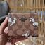 C4591 C4592 COACH COACH x PEANUTS SNAP WALLET IN SIGNATURE CANVAS WITH SNOOPY PRINT / WITH WOODSTOCK PRINT กระเป๋าสตางค์ใบเล็ก ขนาดกำลังเหมาะ ดีไซน์น่ารักอีกแล้วจ้า ♥️ มันน่ารักน่าใช้มาก โดดเด่นด้วยลายคอลเลคชั่นยอดฮิต วัสดุหนังแคนวาสเคลือบลาย เปิด-