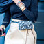 หนังแท้ DIOR SADDLE BELT POUCH Blue Dior Oblique Jacquard กระเป๋าคาดคาอก/คาดเอว เป็นทางเลือกที่ทันสมัยสำหรับกระเป๋าแบบคลาสสิก ตัดเย็บจากผ้าแจ็คการ์ด Dior Oblique โทนสี Navy Blue เข็มขัดถอดออกได้จะช่วยเสริมลุคให้ทุกชุด กระเป๋าคาดเอวจะสะพายไหล่ สะพายข้าง หร