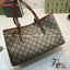 Top ORI หนังแท้ | GUCCI GG Emblem medium tote bag 30cm / GUCCI Tote Bag กระเป๋าสะพายทรงโท้ท คอลเล็กชั่นใหม่ตีความประวัติศาสตร์แห่งความสง่างามและงานฝีมือของแบรนด์ขึ้นใหม่