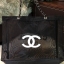 NEW! Chanel Shopping Bag With Chain กระเป๋าสะพายใบใหญ่ทรง Shopping Bag Limited Edition พรีเมี่ยมกิ้ฟของแท้นำเข้าจาก Chanel Perfume Counter ใบใหญ่วัสดุ Nylon โปร่งปั้มโลโก้แบรนด์สวยหรู เปิดปิดด้วยแถบแม่เหล็กซ่อนด้านใน บุฟองน้ำที่ฐานมาพร้อมสายสะพายโซ่ร้อยหน