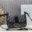 ORI หนังแท้ | DIOR Satchel Medium 30 Montaigne Dior Oblique jacquard fabric กระเป๋าสะพายไอเทมใหม่ประจำ Fall 2025 ยกระดับไลน์ 30 Montaigne ด้วยดีไซน์แบบแคชชวลที่เสริมด้วยรายละเอียดสุดประณีตบรรจง จากผ้าแจ็กการ์ดลาย